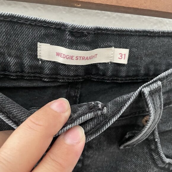 Levi’s Premium Wedgie Straight Jeans Women’s Size 31 Black Distressed High Rise - Picture 6 of 8